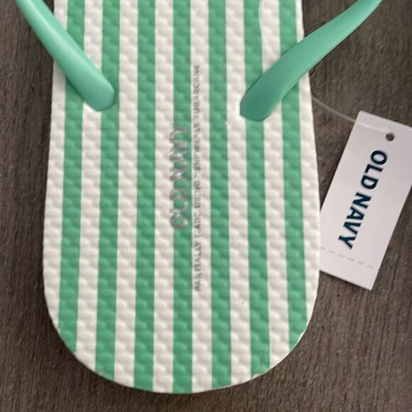 ❤️NWT Old Navy green and white stripes summer flip flops size 8 - Picture 3 of 5